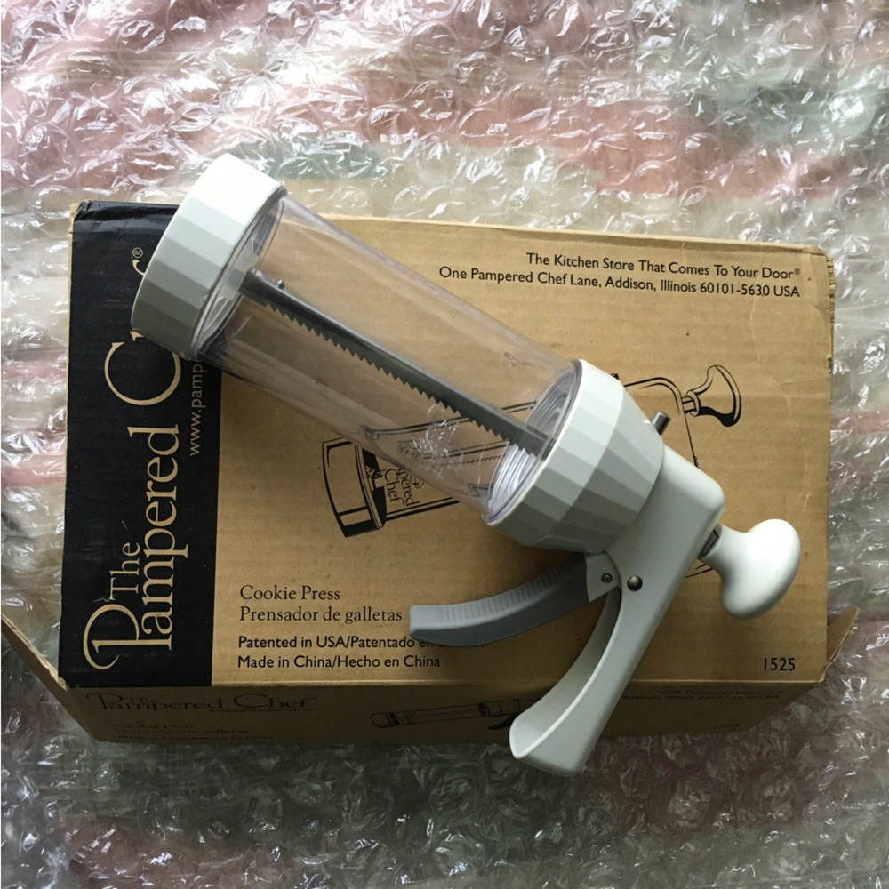 Pampered Chef Cookie Press #1525 w/ 16 Discs In Original Box